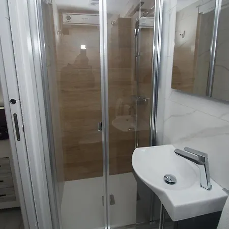 Apartamento Esmeralda Totalmente Nuevo 4er9ecto Para Una Familia *